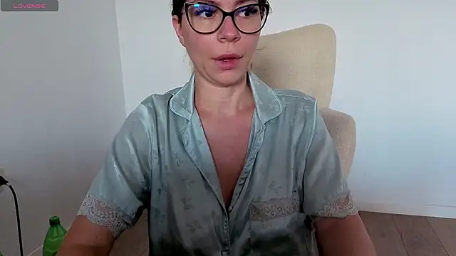 Jullyenn3 online show from 19, 6, 2026