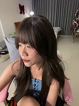 Snapshot of -rosiie- chatting on 25, 2, 2025 -rosiie- online show from 25, 2, 2025