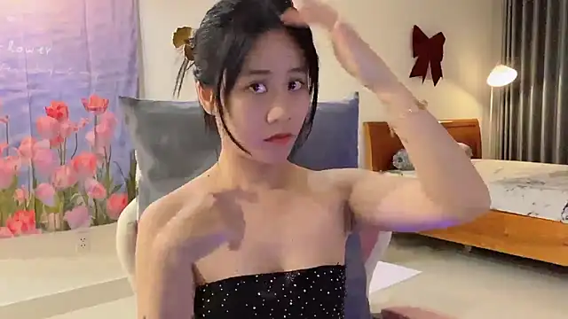 Snapshot of -rosiie- chatting on 12, 3, 2025 -rosiie- online show from 12, 3, 2025