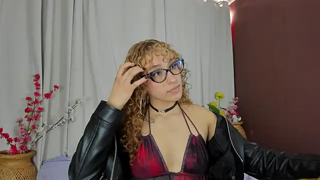 Snapshot of wini_fer chatting on 15, 11, 2025 wini fer online show from 15, 11, 2025