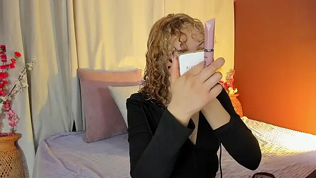 Snapshot of wini_fer chatting on 11, 11, 2025 wini fer online show from 11, 11, 2025