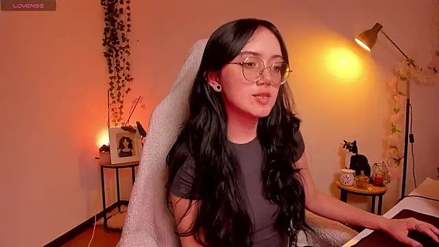 Snapshot of suzumi__ chatting on 24, 10, 2025 suzumi online show from 24, 10, 2025