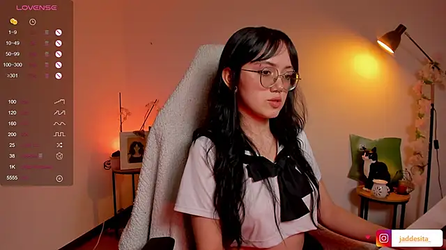 Snapshot of suzumi__ chatting on 11, 11, 2025 suzumi online show from 11, 11, 2025