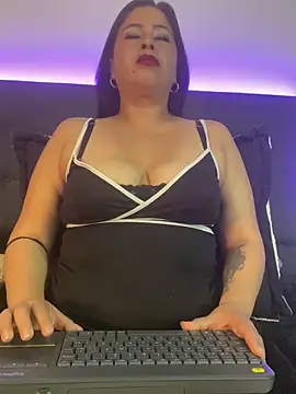 Snapshot of Leahstonee2 chatting on 9, 3, 2025 Leahstonee2 online show from 9, 3, 2025