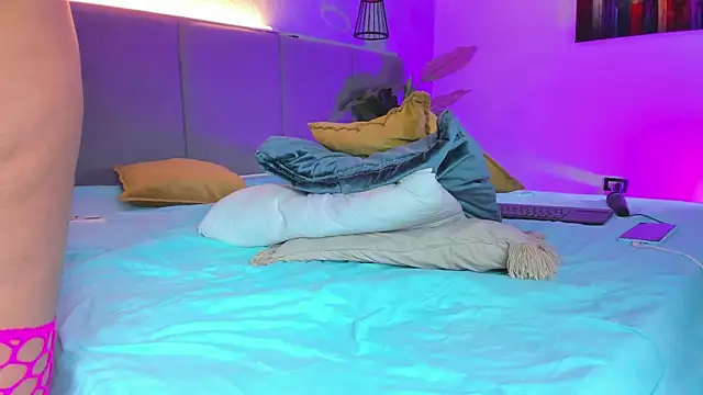 Annie-Wolf online show from 16, 3, 2025