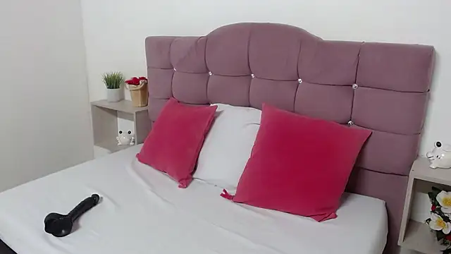 TerezaMendoza  online show from 1, 1, 2025