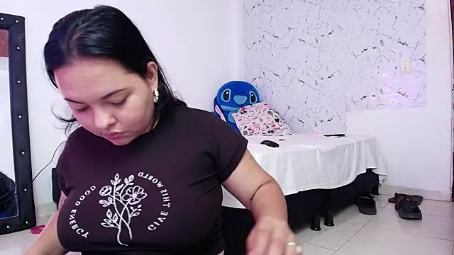 Snapshot of leoytessa_10 chatting on 8, 11, 2025 leoytessa 10 online show from 8, 11, 2025