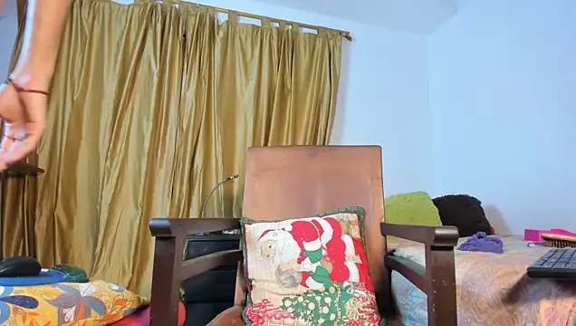 Snapshot of CharlotteLauren chatting on 30, 11, 2025 CharlotteLauren online show from 30, 11, 2025