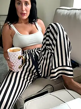UKSYDNEYFOX online show from 27, 9, 2025