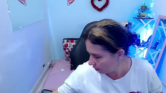 victoria jones online show from 5, 3, 2026