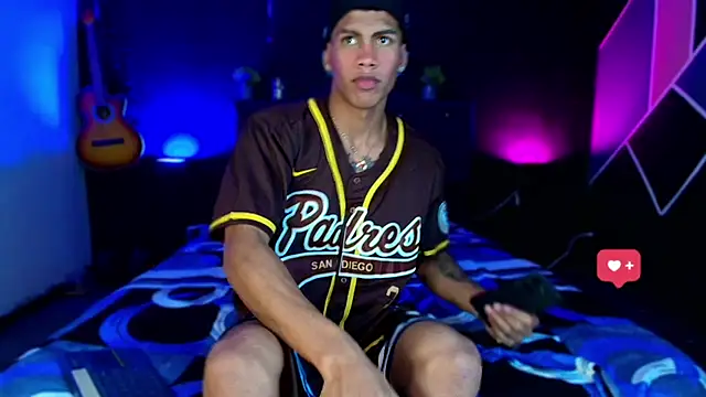 Damian latinxxx online show from 25, 2, 2025