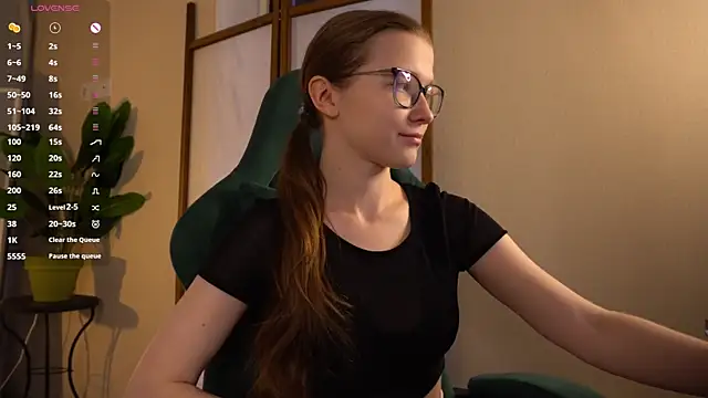 Snapshot of brendacom chatting on 13, 10, 2025 brendacom online show from 13, 10, 2025