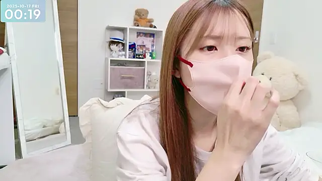 Snapshot of -SHINON- chatting on 16, 10, 2025 -SHINON- online show from 16, 10, 2025