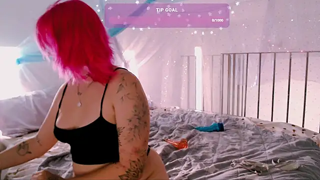 Snapshot of candy_lina chatting on 2, 4, 2026 candy lina online show from 2, 4, 2026