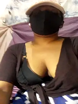 Snapshot of Tharukasenevirathne chatting on 12, 6, 2026 Tharukasenevirathne online show from 12, 6, 2026