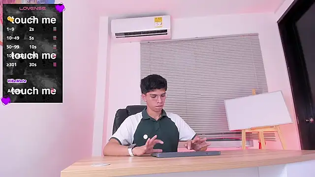 Santy carrington online show from 7, 4, 2026