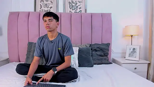 Santy carrington online show from 9, 3, 2026