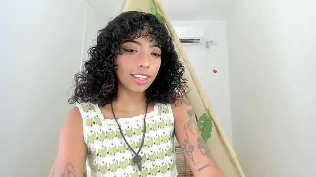 Ariella Ruiz online show from 2, 12, 2025