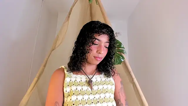 Ariella Ruiz online show from 7, 11, 2025