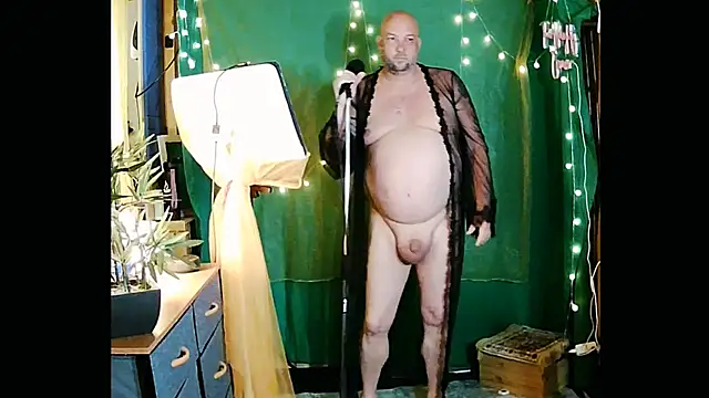 Snapshot of ShamelessMan chatting on 1, 5, 2026 ShamelessMan online show from 1, 5, 2026