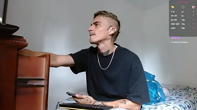 Snapshot of bray_hotboy777 chatting on 25, 10, 2025 bray hotboy777 online show from 25, 10, 2025