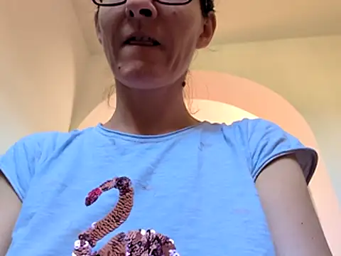 Snapshot of Milky_hairy_mommy chatting on 16, 7, 2026 Milky hairy mommy online show from 16, 7, 2026