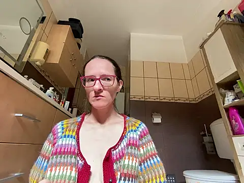 Snapshot of Milky_hairy_mommy chatting on 23, 4, 2026 Milky hairy mommy online show from 23, 4, 2026