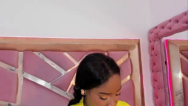 Snapshot of Britanymooree chatting on 14, 5, 2026 Britanymooree online show from 14, 5, 2026
