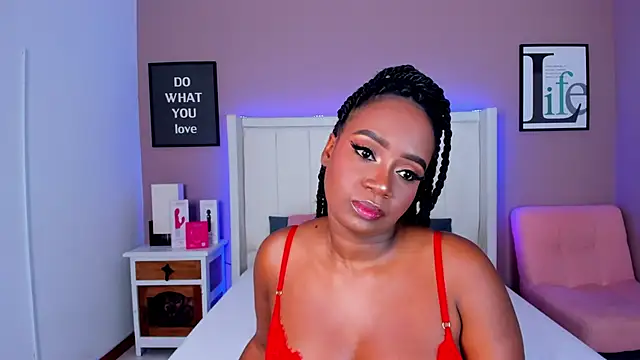 Britanymooree online show from 28, 11, 2025