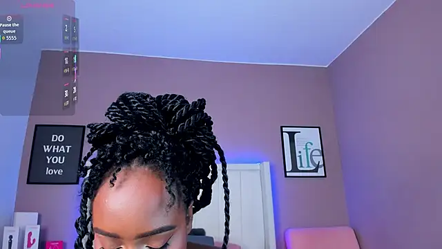 Britanymooree online show from 1, 12, 2025