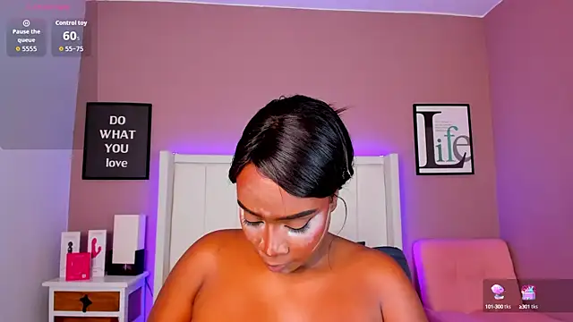 Britanymooree online show from 11, 10, 2025