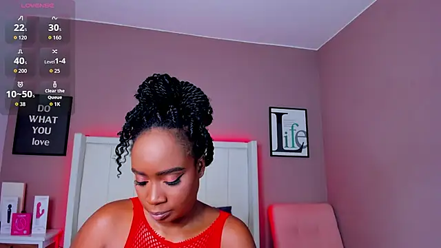 Britanymooree online show from 15, 12, 2025