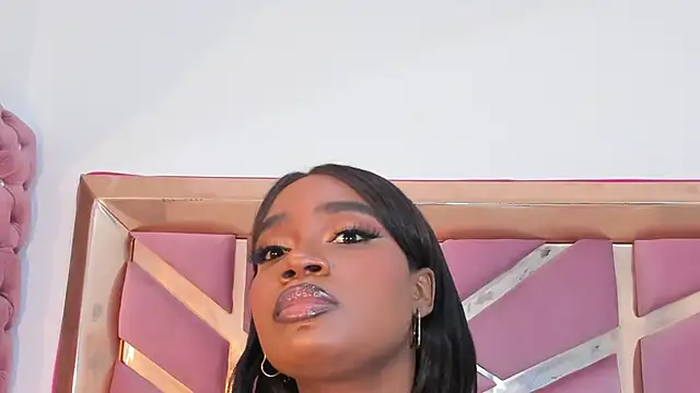 Snapshot of Britanymooree chatting on 24, 4, 2026 Britanymooree online show from 24, 4, 2026