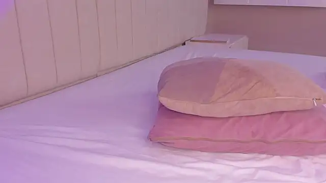 Littleolivia  online show from 18, 3, 2025