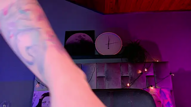 AmbarHills 1 online show from 14, 11, 2025