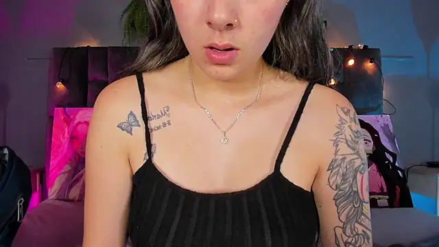 AmbarHills 1 online show from 17, 4, 2026