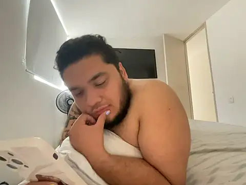 chavarro889 online show from 4, 2, 2025