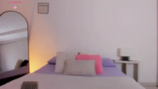 Hannawilliamss online show from 8, 9, 2025