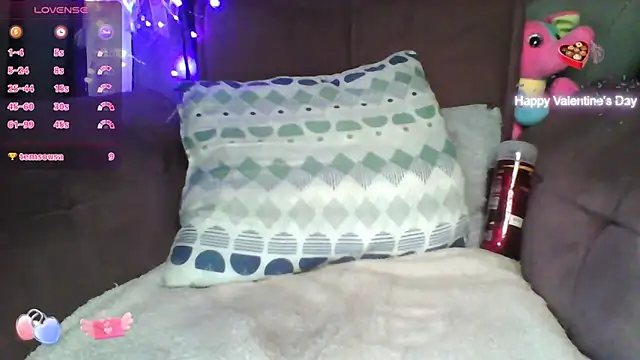 Snapshot of PollyCrush chatting on 4, 12, 2024 PollyCrush online show from 4, 12, 2024