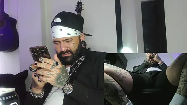 darkclothes online show from 25, 12, 2024