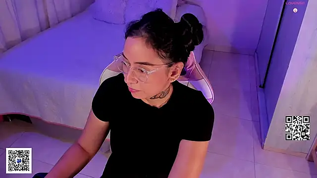 Aleja24Evans online show from 2, 2, 2025