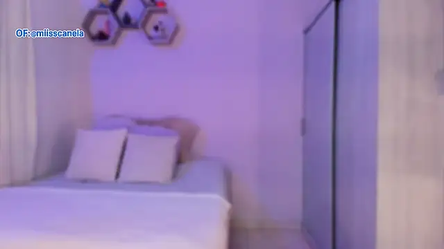 Aleja24Evans online show from 21, 10, 2025