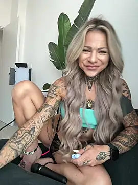Divina X  online show from 20, 7, 2026