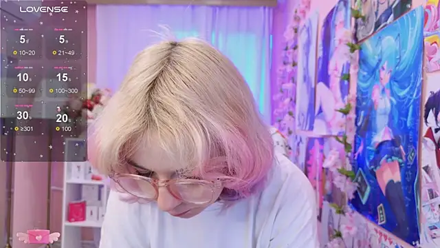 Snapshot of Coconut_Mia chatting on 13, 10, 2025 Coconut Mia online show from 13, 10, 2025