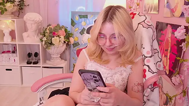 Coconut Mia online show from 24, 1, 2025