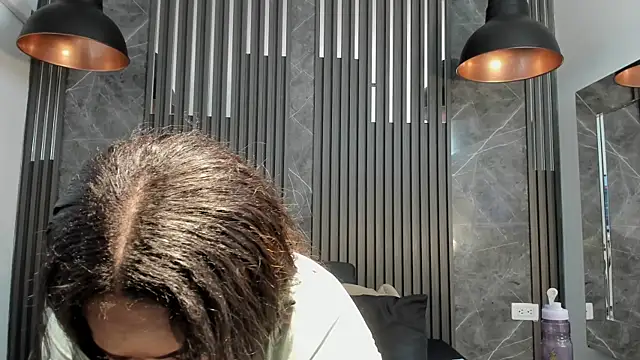 SaraiEvans online show from 10, 10, 2025