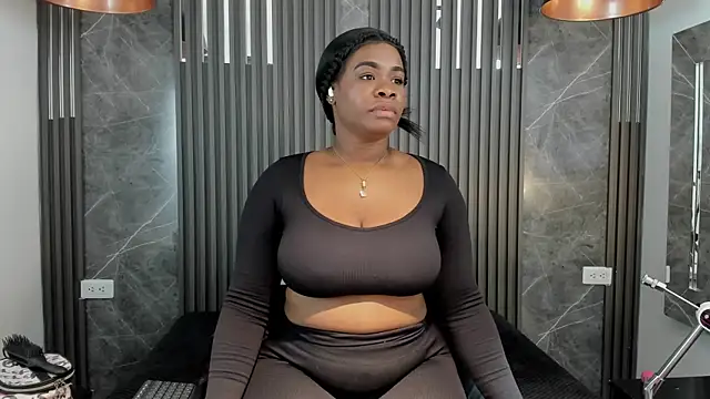 SaraiEvans online show from 4, 11, 2025