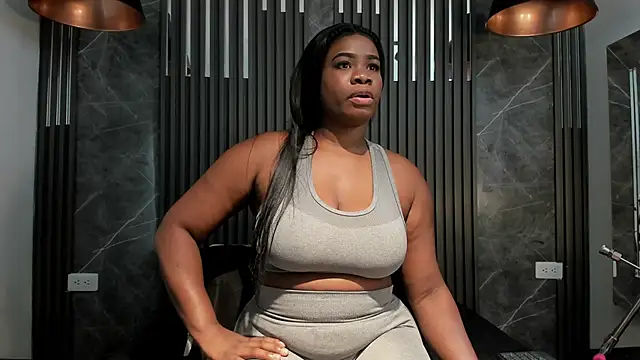 SaraiEvans online show from 28, 10, 2025