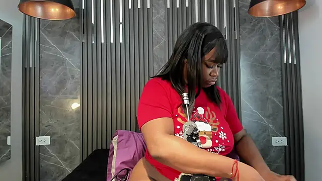 SaraiEvans online show from 14, 12, 2025