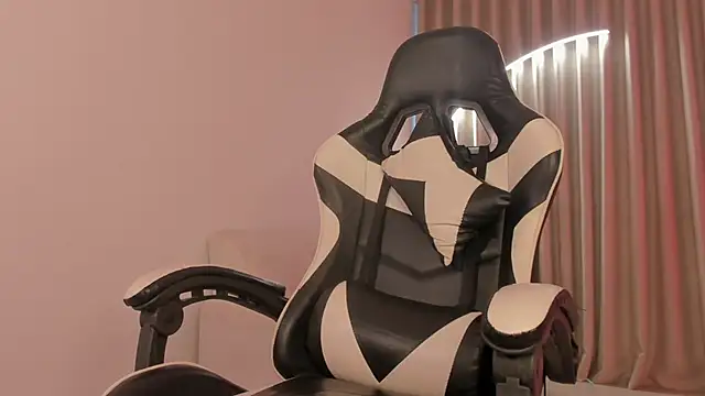 SavannahWildee online show from 4, 10, 2025